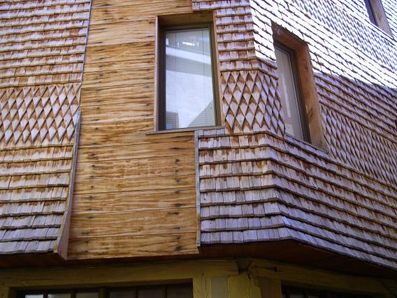  Façade en bois (cour Doué)